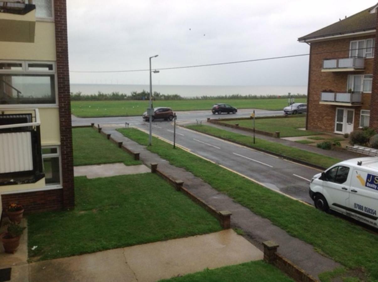 9 Gunfleet Court Lägenhet Clacton-on-Sea Exteriör bild